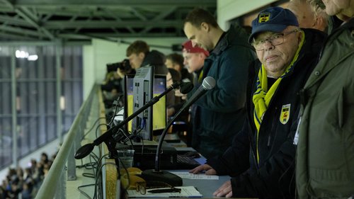 Zolang Rein de Vries kan praten is hij stadionspeaker van Cambuur, ook in het nieuwe stadion